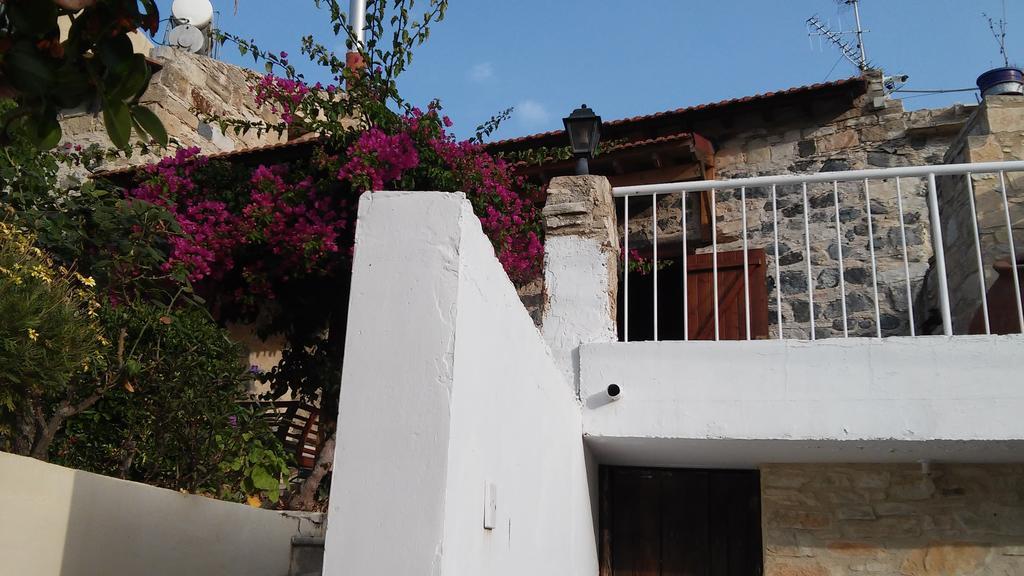 Blue Cottage Apsiou Buitenkant foto